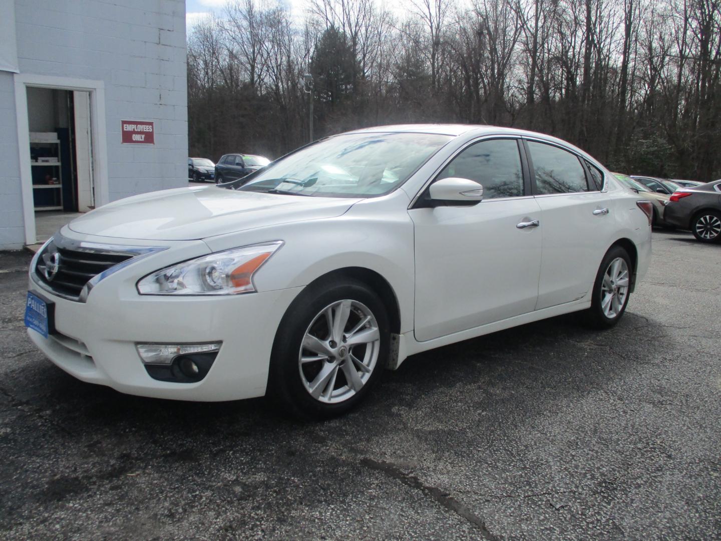 2014 WHITE Nissan Altima (1N4AL3AP5EC) , AUTOMATIC transmission, located at 540a Delsea Drive, Sewell, NJ, 08080, (856) 589-6888, 39.752560, -75.111206 - Photo#1